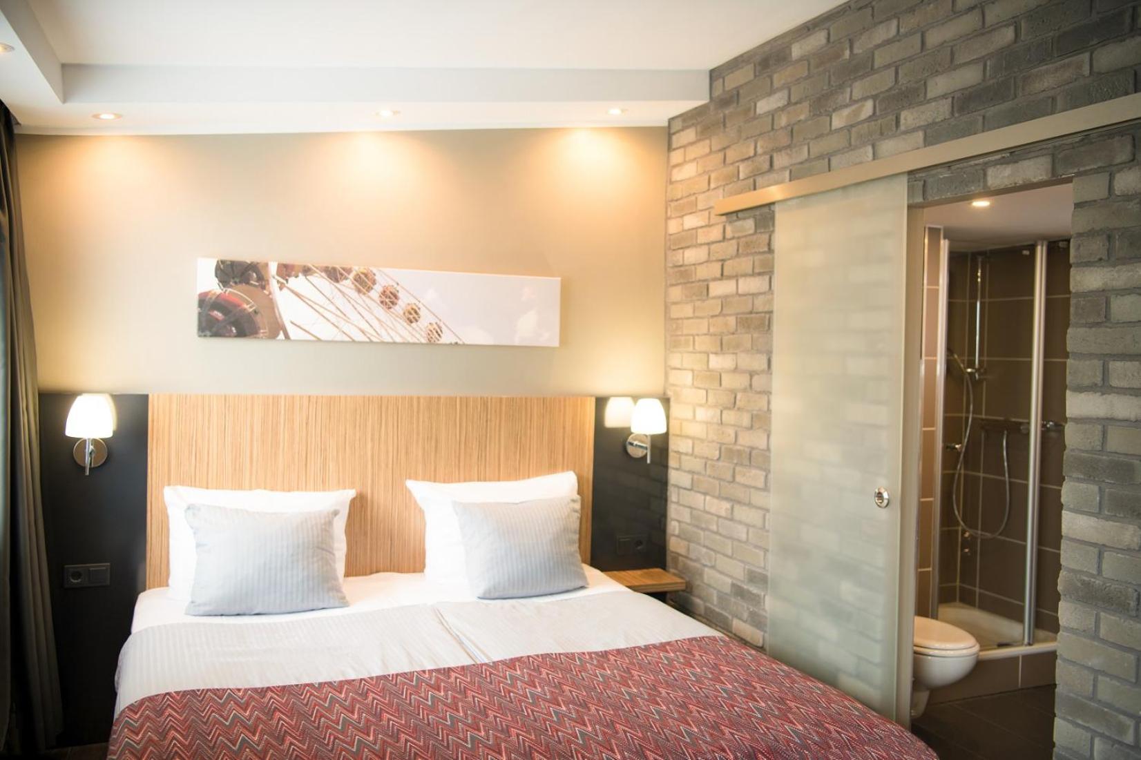 superior double room air condition